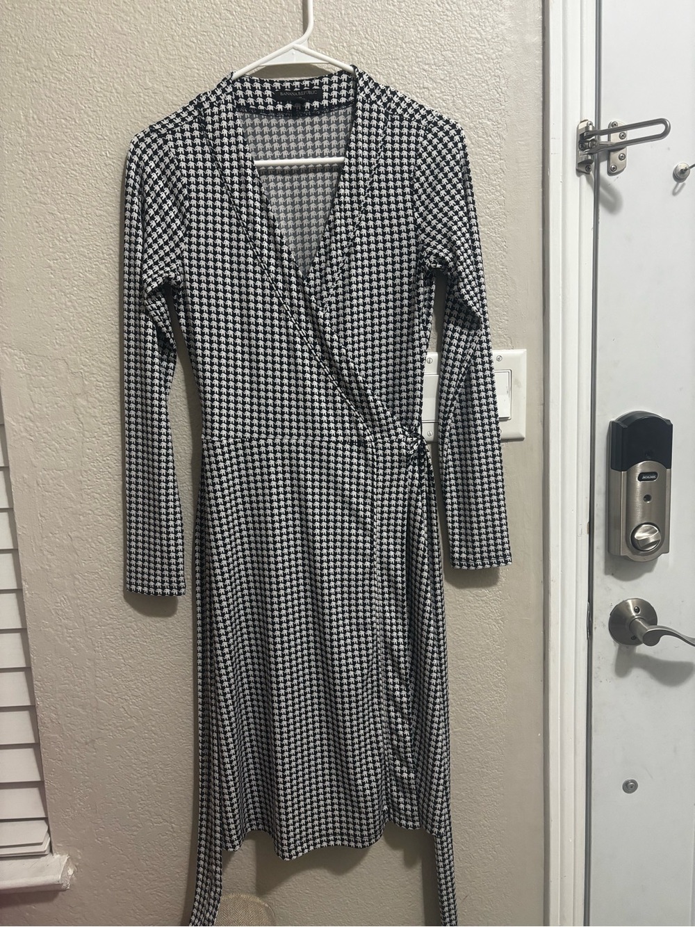 Banana Republic B&W Long Sleeve Wrap Dress